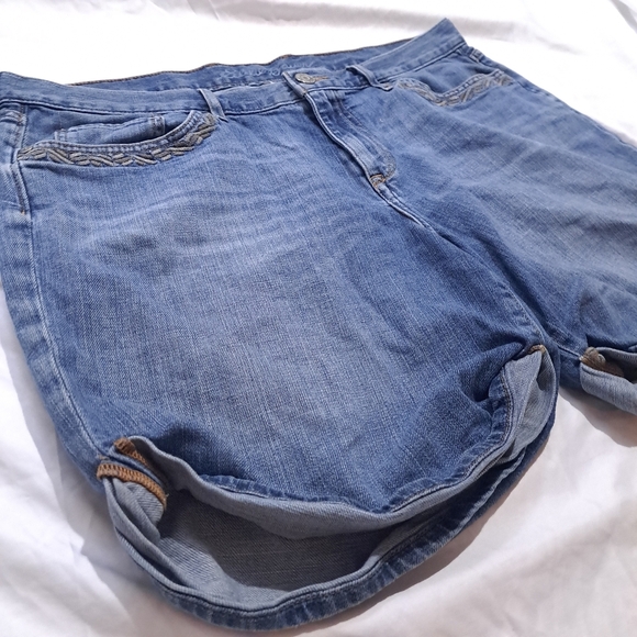 Eddie Bauer | Blue embroidered women's jean shorts pinned up sides - Picture 2 of 8